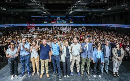 El encuentro contó con la presencia de todos los candidatos de la lista santafesino de Provincias Unidas y con el gobernador Pullaro