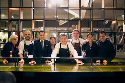 El encuentro creativo: chefs y sommeliers para celebrar 15 años del hotel Omm junto a Joan Roca y Anduriz