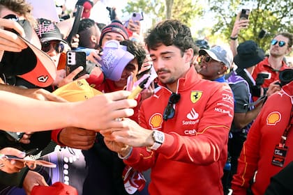 El encuentro de Charles Leclerc con los fanáticos de Ferrari antes de los entrenamientos para el Gran Premio de Australia