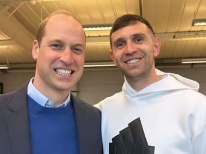 El encuentro entre el príncipe William y Dibu Martínez, arquero del Aston Villa