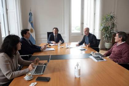 Del encuentro participaron, además de Rodríguez Larreta y De Pedro, el jefe de gabinete, Santiago Cafiero; la secretaria de Legal y Técnica, Vilma Ibarra, y el ministro de Salud porteño, Fernán Quirós