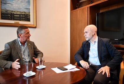 El encuentro se dio en el marco del diálogo con precandidatos