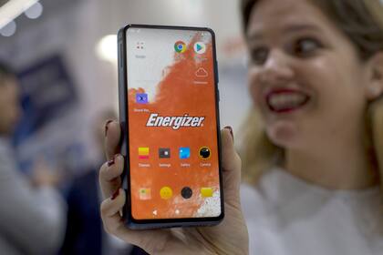 La batería es de 18.000 mAh, cinco o seis veces más que la de un smartphone convencional