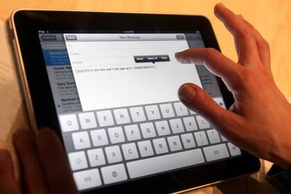 El énfasis que puso Steve Jobs en el procesador A4 del nuevo equipo iPad sugiere una estrategia de la compañía por diferenciarse de la competencia