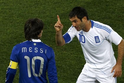 El enojo entre Karagounis y Messi