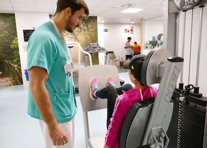 El ensayo establece un vínculo causal entre el ejercicio y el incremento de la supervivencia libre de enfermedad y la reducción de mortalidad