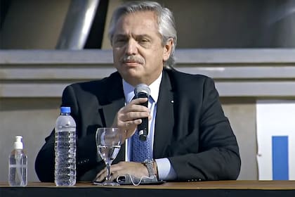 El entonces presidente Alberto Fernández, al anunciar la estatización de Impsa, en 2021