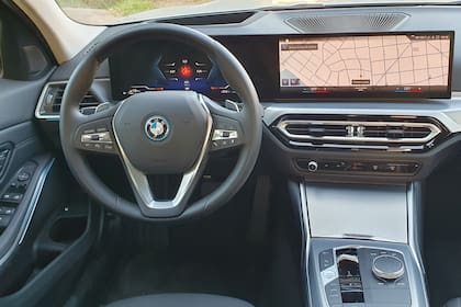 El entorno del BMW 330e es completamente digital