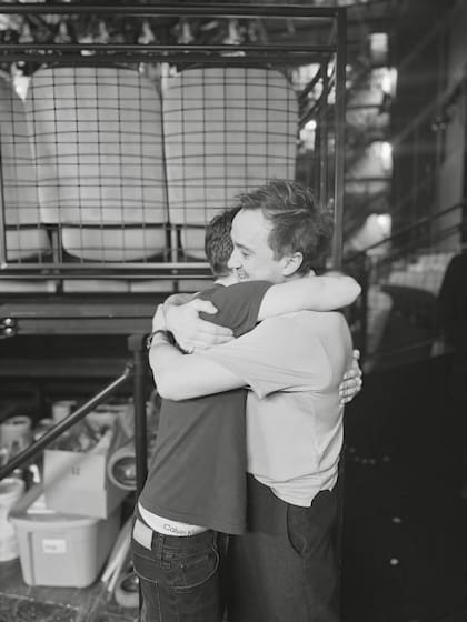 El entrañable abrazo entre Harry Potter y Draco Malfoy (Foto: Instagram @t22felton)