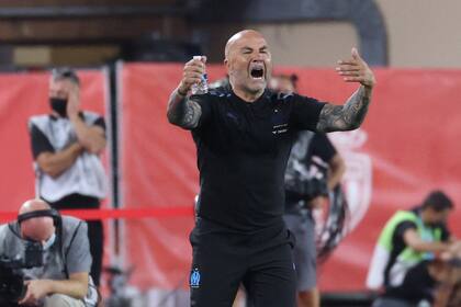 El entrenador argentino protesta durante el partido entre su equipo, Marsella, y Mónaco, por la Liga de Francia.