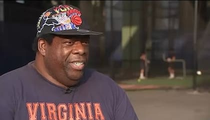 El entrenador de béisbol percató la presencia de los agentes del ICE luego de que el entrenamiento finalizó