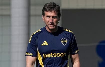 El entrenador de Boca, Claudio Úbeda, está en el ojo de la tormenta por el mal rendimiento de Boca Juniors