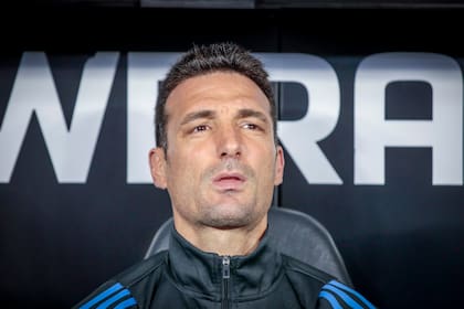 El entrenador de la selección argentina, Lionel Scaloni, espera alguna certeza respecto a la Finalissima