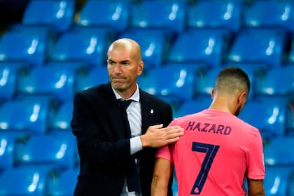 El gesto paternalista de Zinedine Zidane con Eden Hazard, el 7 de Real Madrid que nunca fue bravo desde que llegó y que el club ahora piensa en vender.
