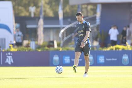 El entrenador Lionel Scaloni tiene 26 futbolistas a disposición para el partido vs. Uruguay