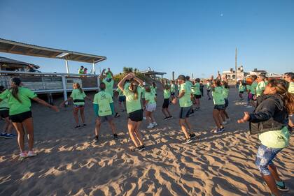 El entrenamiento combina running, funcional y relajación al final.