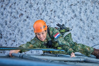 El entrenamiento que comenzó este miércoles 4 se da en un momento muy especial para la familia real. Hace pocas semanas, la princesa Amalia, heredera al trono, completó con éxito su formación militar básica y fue ascendida al rango de cabo