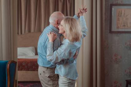 El envejecimiento masculino puede parecer que comienza más tarde porque los hombres tienden a buscar ayuda médica cuando sus síntomas están más avanzados, al contrario que las mujeres