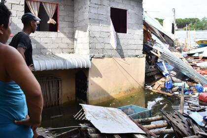 El epicentro del temblor se localizó a 6 km al norte del municipio de Balao, en la provincia de Guayas, y se informó que el sismo se sintió en casi todas las provincias del país.