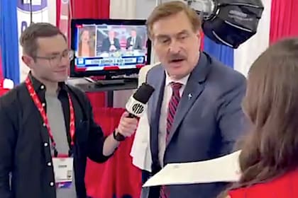 El episodio ocurrió el 26 de marzo en Grapevine, mientras era entrevistado por Michael Casey