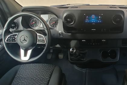El equipamiento del Mercedes-Benz Sprinter es acorde con un vehículo de estas características