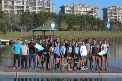 El equipo argentino de remo se entrena en la pista de Nordelta