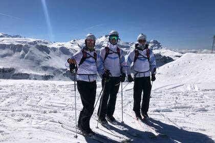 El equipo argentino, en plena recorrida para conocer el terreno