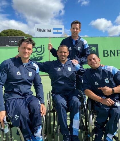 El equipo argentino masculino de tenis adaptado en la Copa del Mundo de Portugal: Fernández, Camusso y Casco (Abadie, el capitán).  