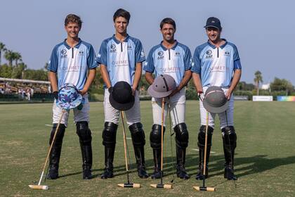 El equipo argentino: Nicolás Tomasevich, Ciro
Urturi, Segundo Fernández Llorente y Santiago
Laborde