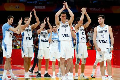 El equipo Argentino saludo al Publico.