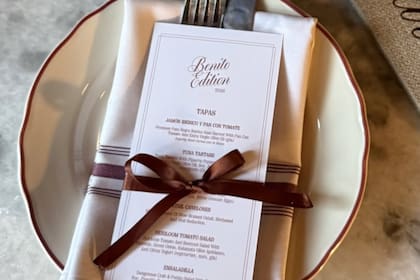 El equipo canceló reservas y creó un menú especial “Benito Edition”