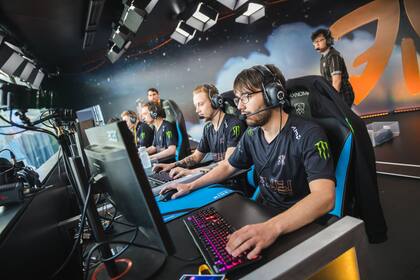 El equipo chino Invictus le ganó la final del Mundial de League of Legends al europeo Fnatic