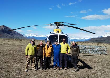 El equipo científico: Steffen Welsch, Norbert Blindow, Pedro Skvarca, el piloto Julio Cesar Arce, Mortis Koch y Johannes Fürst