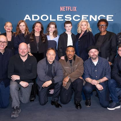 El equipo de Adolescencia, la serie de cuatro capítulos que es furor en Netflix (Foto: Instagram @owencoooper)