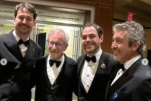 La foto de Spielberg junto a Ricardo Darín, Peter Lanzani y Santiago Mitre