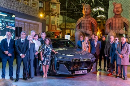 El equipo de BMW Group Argentina junto a concesionarios.