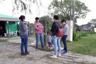 Pobreza: cómo se aplican las propuestas de los Nobel de Economía en el país