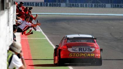 El equipo de Citröen festeja con Guerrieri