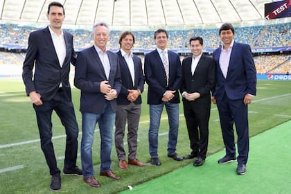 El equipo de cobertura de ESPN, con Matías Almeyda como invitado especial