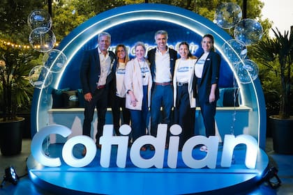 El equipo de Cotidian en el evento lanzamiento: Guido Di Risio, Sofía Gosalbez, Pamela Bruchacsek Pucci, Rafael Schmidt, Cecilia Visso y Belén Amato.