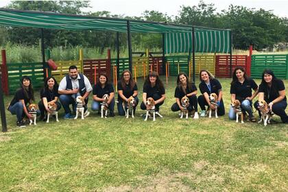 El equipo de entrenamiento de la patrulla canina
