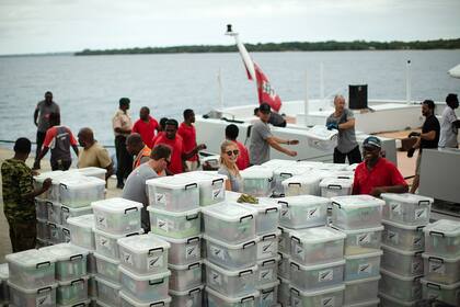 El equipo de GSD ayudó con la evacuación de personas en la Isla Ambae tras meses de actividad volcánica y entregó más de 27 toneladas de agua, suministros médicos y de higiene