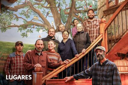 El equipo de Las 12 Tribus que maneja el restaurante The Yellow Deli, en General Rodríguez.