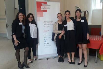 El equipo de las cinco argentinas ganadoras.