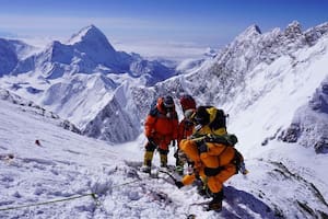 El equipo de limpieza retiró cuatro cadáveres de los Himalayas en una operación realizada este año (Foto: TSHIRING JANGBU SHERPA)