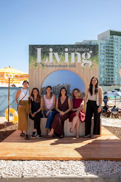 El equipo de Living. De izq. a der.: Maia Croizet, Mercedes Lombardo, Silvina Anschütz, Mariana Kratochwil, Inés Marini y Camila Blousson