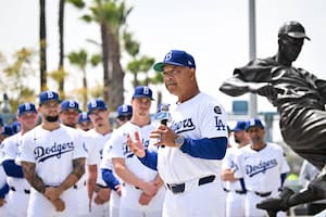 El equipo de los Dodgers planea emitir un comunicado este jueves tras las críticas por su silencio contra las redadas migratorias en Los Angeles