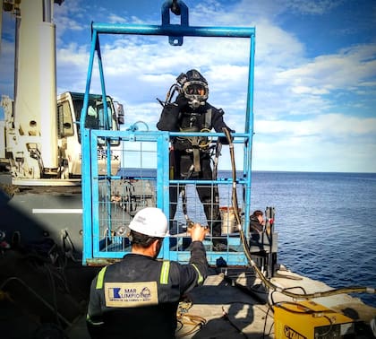 El equipo de Mar Limpio en una de sus tareas de salvamento y buceo