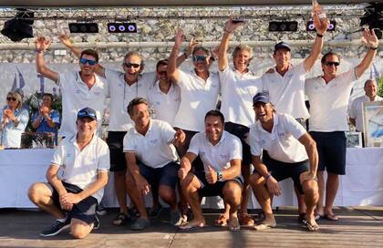 El equipo de Matrero al recibir su reconocimiento en 2023.