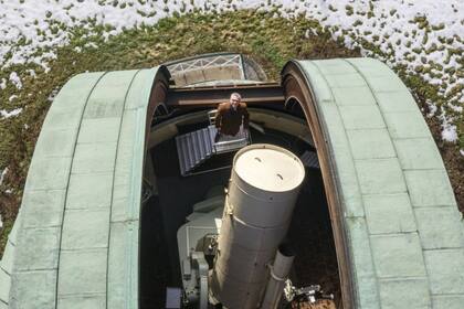 El equipo del Prof. Niedzielski ha estado trabajando en este tema durante años. Gracias a observaciones precisas del cielo, lograron descubrir 26 estrellas alrededor de las cuales giran los planetas